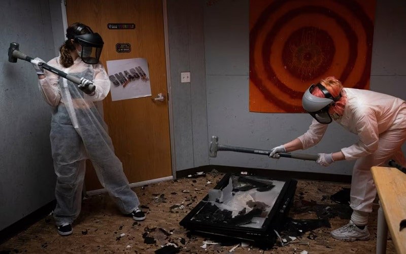SMASH ROOM RENTAL